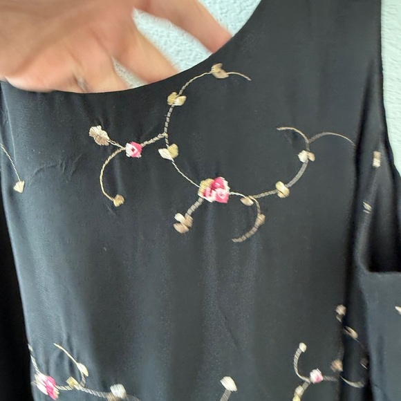 Black and Pink Sleeveless Maxi Dress with Scoop Neck - Picture 5 of 11